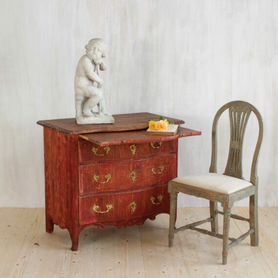 636 Rococo chest of drawers