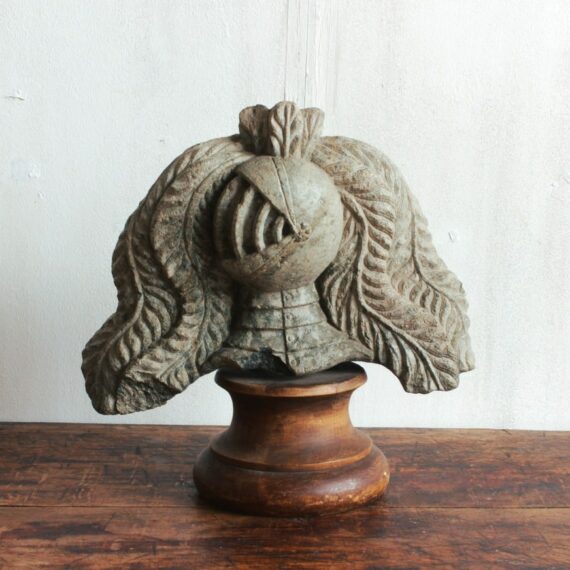 818 Head of a coat of arms