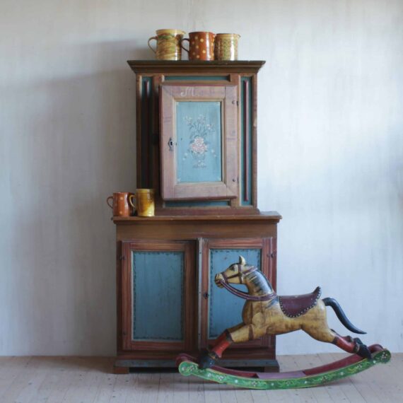 844 Gustavian cupboard