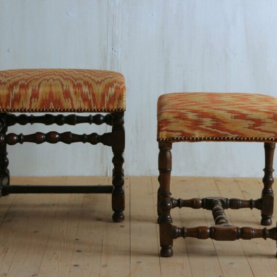 914Set of foot stools