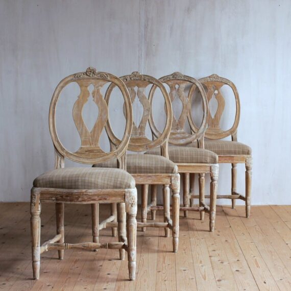 931 Gustavian chairs
