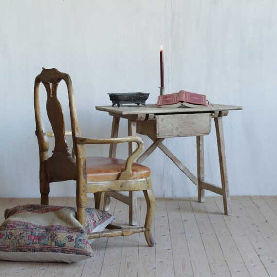 962 Side table
