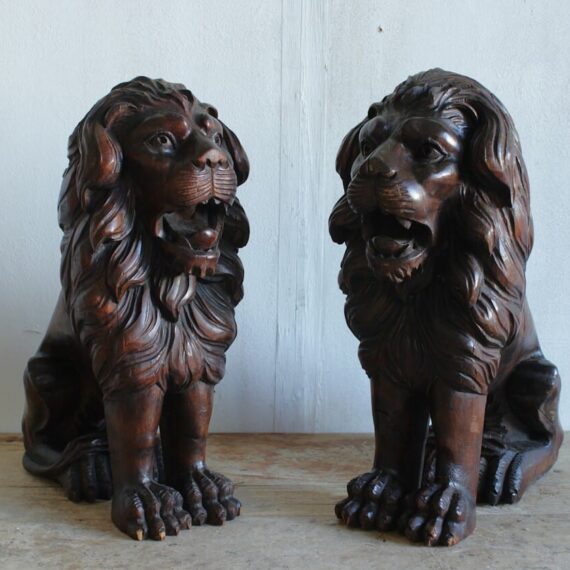 965 pair of sculpted lions